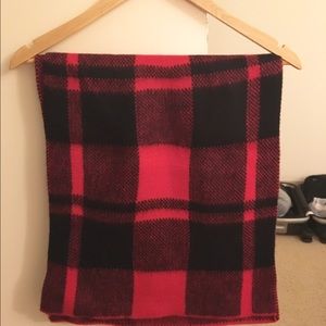 SOLD‼️ Red check scarf