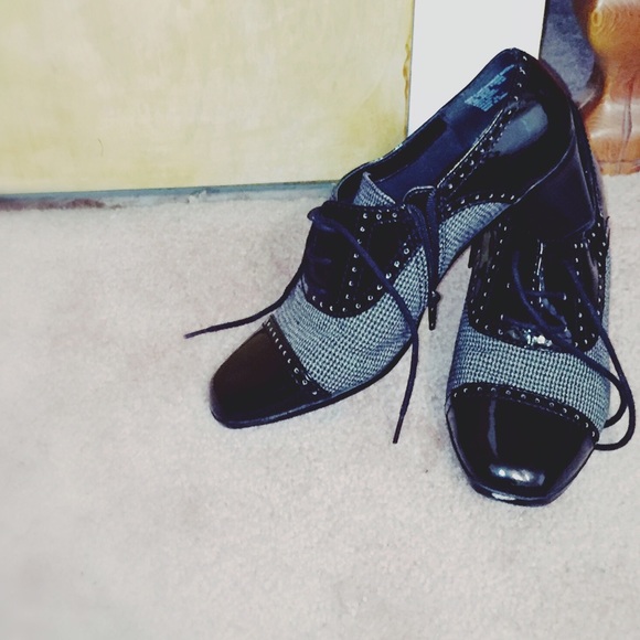 Covington black Oxford style size 7.5