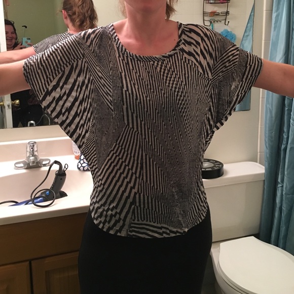 Grey Patterned Top - Picture 2 of 3