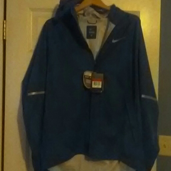 Men's Nike Shield Hooded Jacket NWT - Picture 1 of 1