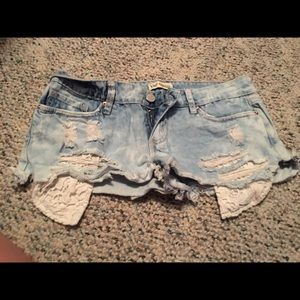 YMI Light colored Jean shorts w/ white lace pocket