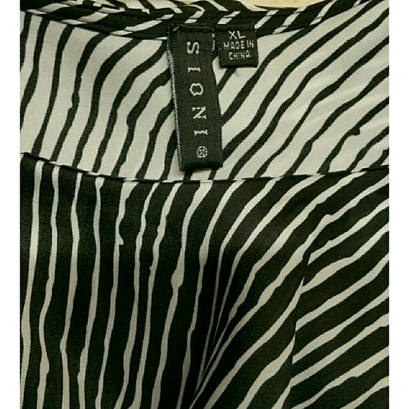 SIONI Ruffled Top - Picture 2 of 4