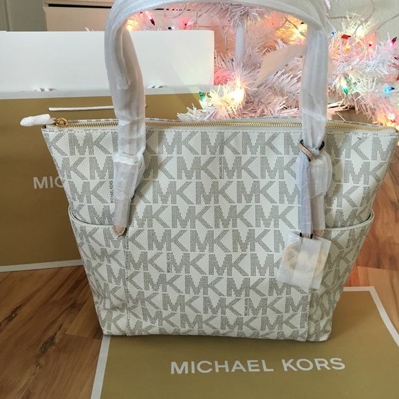 Michael Kors Handbags - 🌷2days sale~MK tote vanilla signature