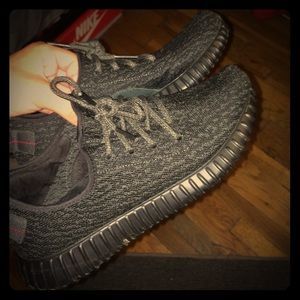 Yeezy 350 boost pirate blacks