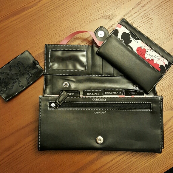 Super cute Mary Kay Travel Organizer Set