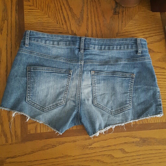 Denim shorts - Picture 2 of 3