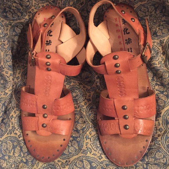 Anthropologie sz 9 Yamazaki Tooled Leather Sandals
