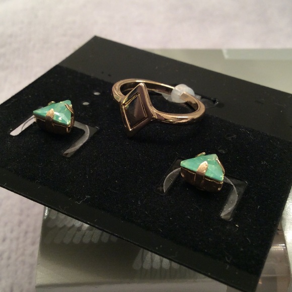 Pyramid Triangle Earrings & Midi Ring - Picture 2 of 4