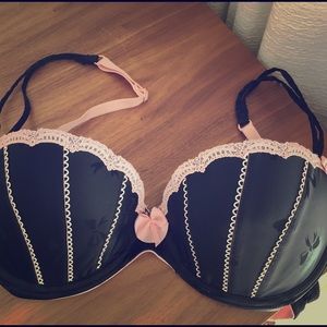 Victoria's Secret bra, 36C