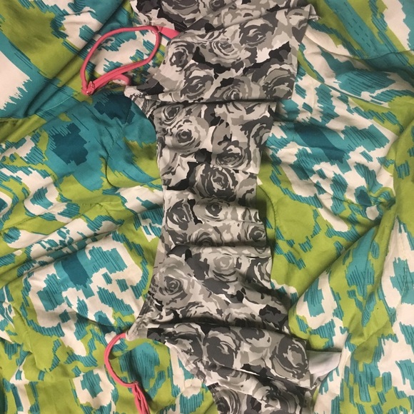 Rose pattern flounce bikini top