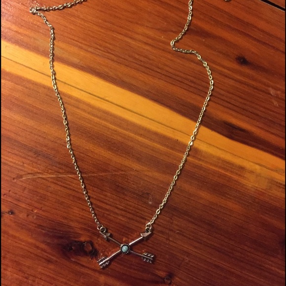 Silver arrow necklace - Picture 3 of 4