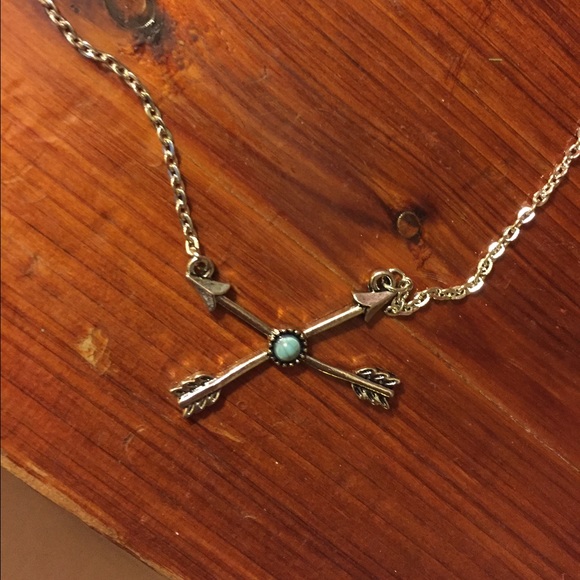 Silver arrow necklace - Picture 4 of 4