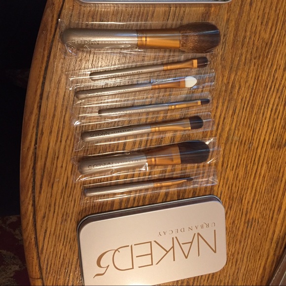 7 brush set (new)