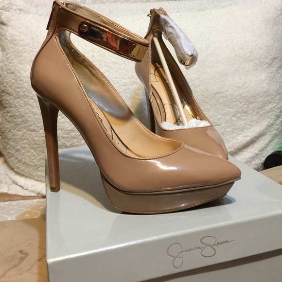 Nude patent pump
