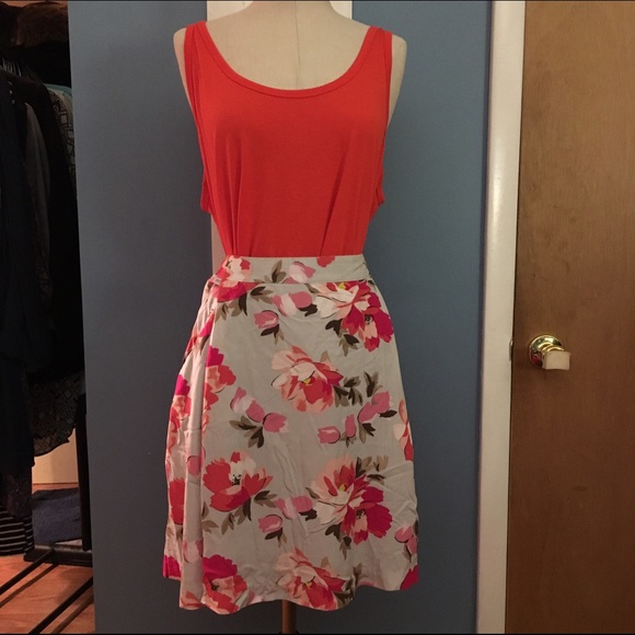 Old Navy Dresses & Skirts - Old navy floral skirt