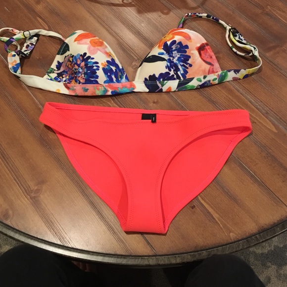 BRAND NEW triangle bathing suit! Super cute!