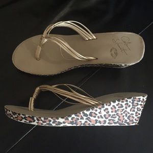 Colin Stuart leopard print platform flip flops