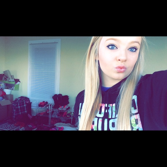 Meet your Posher, Madi - Picture 1 of 1