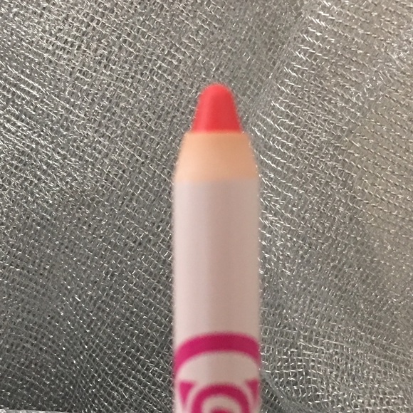 Mary Kay mary kay at play lip crayon.