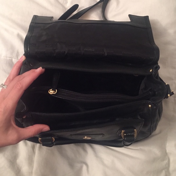 Michael Kors Hangbag - Picture 2 of 3