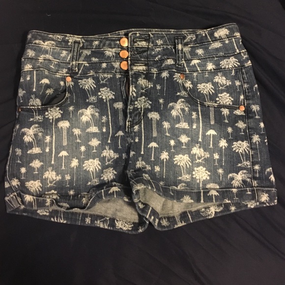 Boho palm tree shorts