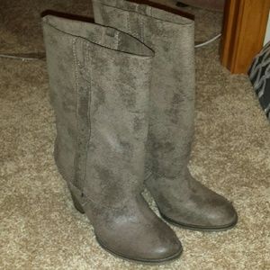 Women's boot mid calf bootie.