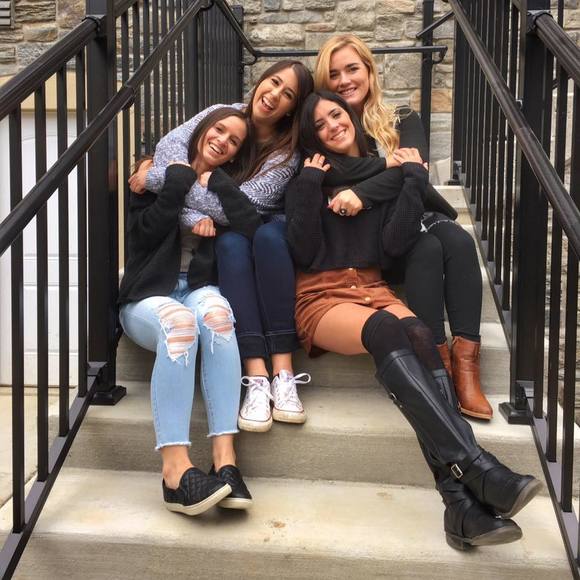 Meet your Posher, Emily - Picture 1 of 1