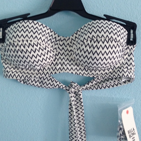 Billabong Other - HOST PICK black&white zig zag billabong bikini top