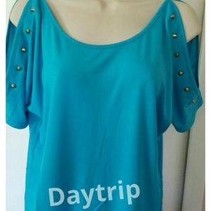 Daytrip cold shoulder top NWT