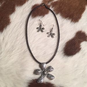 Silpada flower pendant/earrings set