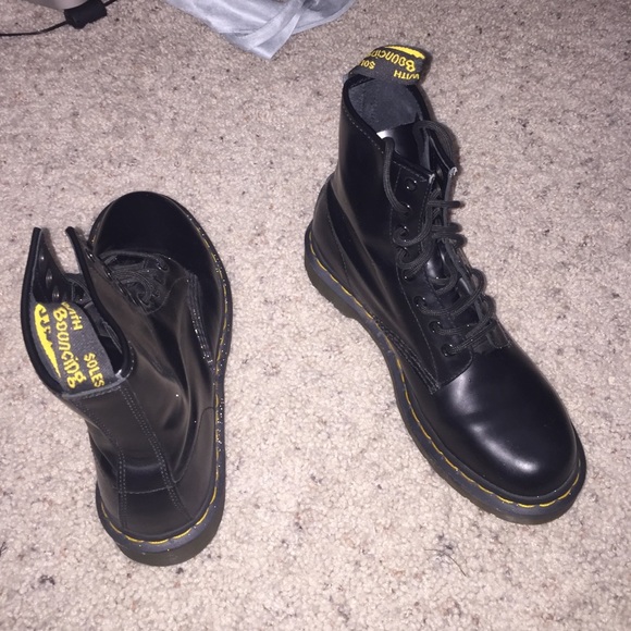 MATTE BLACK DR. MARTENS