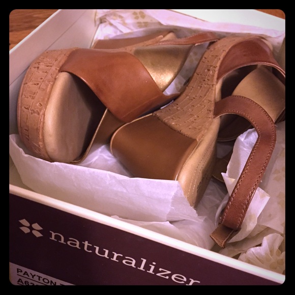 SALE-beautiful shiny new naturalizer shoes