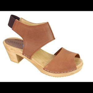 Moheda Victoria Clogs in Cognac Leather