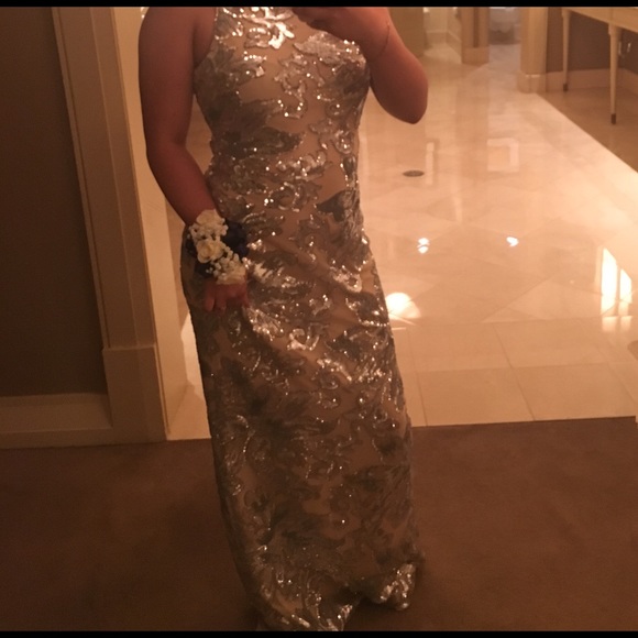 PROM DRESS - Picture 2 of 4