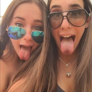 Meet your Posher, Hayley