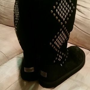 BIGGER PRICE DROP!! Ugg avondale suede fur boots!