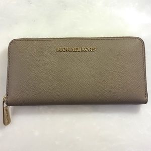 AUTHENTIC Michael Kors wallet
