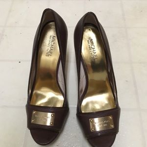 Michael Kors brown heels never worn