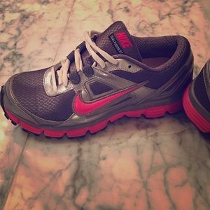 Nike Dual Fusion ST hot pink/gray 7.5