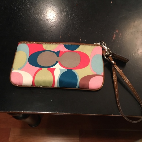 Coach wristlet - Picture 1 of 3