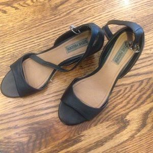Steve Madden size 81/2 black wedges