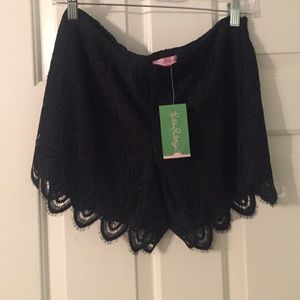 Lilly Pulitzer Hutton short black lace Sz 6