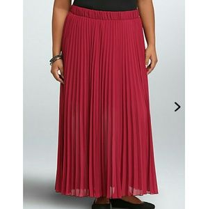🍁Perfect for fall!🍁Torrid pleated maxi skirt.