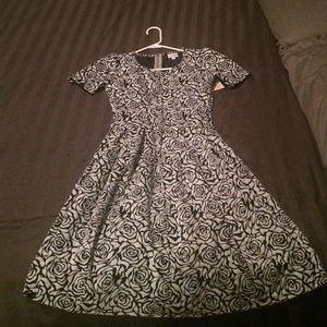 BRAND NEW LuLaRoe Amelia dress size small