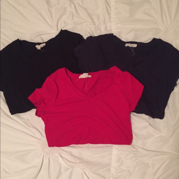 3 V-neck T-shirts