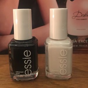 Black and white Essie bundle