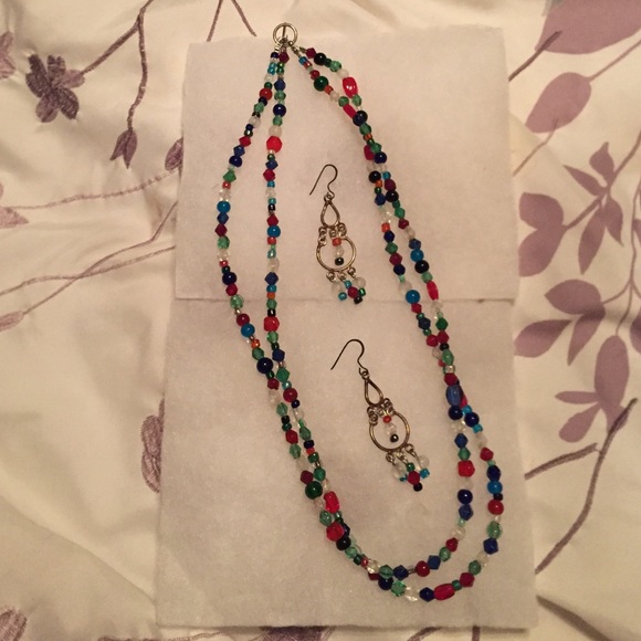 Beautiful handmade necklace and earring set!