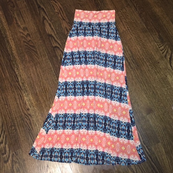 Patterned maxi skirt