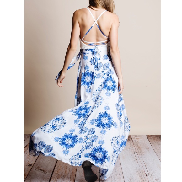 Crochet Backless Maxi Dress - Picture 2 of 4