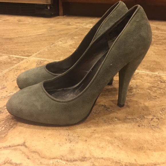 Nine West sued gray heels